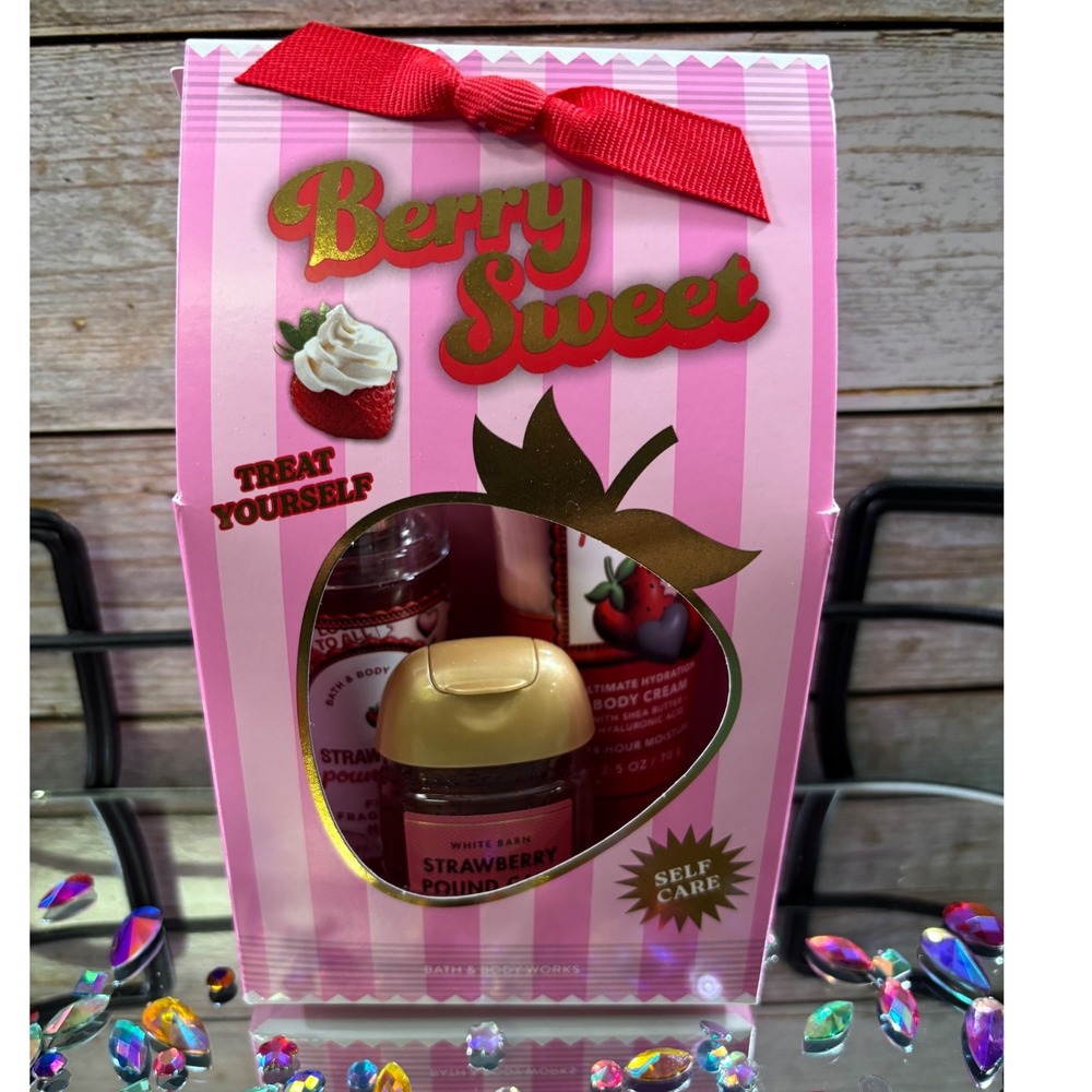 Bath and Body Works Berry Sweet Strawberry Pound Cake Mini Gift Set